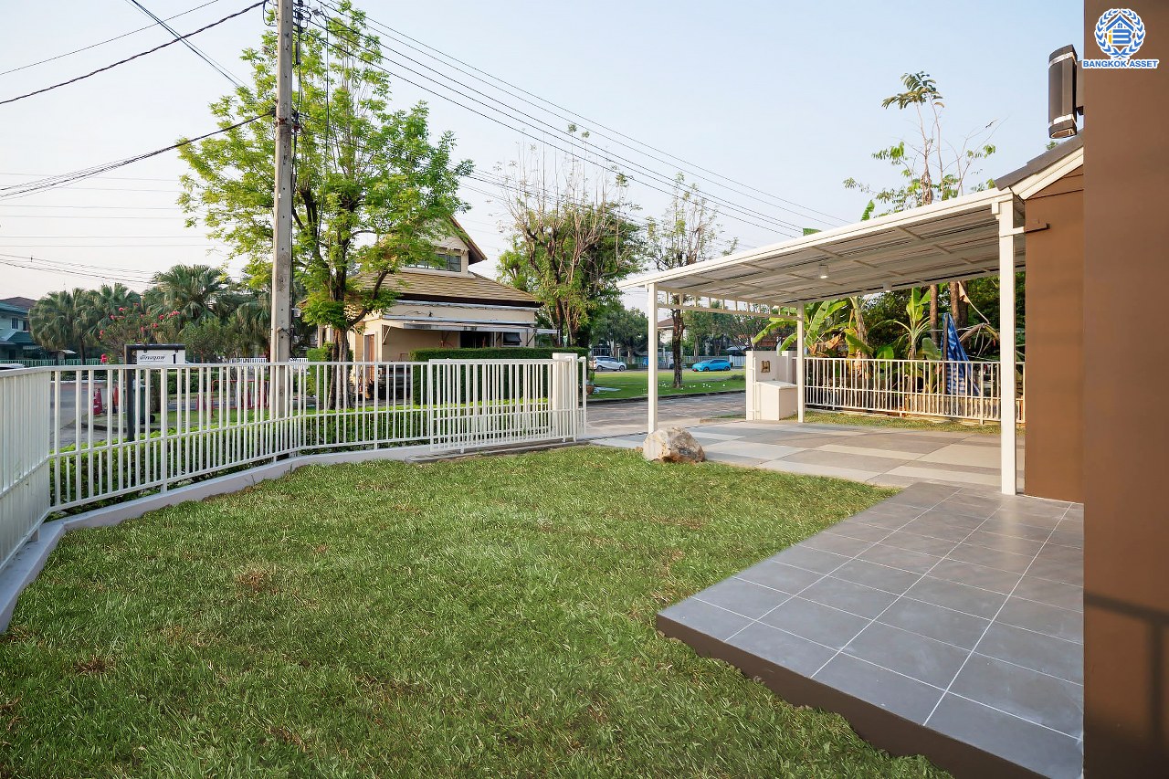 บ้านมือสองตกแต่งใหม่ โครงการ ชัยพฤกษ์ เพชรเกษม81 หลังมุม แบรนด์ Land&Houses พร้อมรองรับทุกความสุข บนเนื้อที่ 63.3 ตร.ว. ฟังก์ชัน 3 ห้องนอน 3 ห้องน้ำ 1 ห้องอเนกประสงค์ 2 ที่จอดรถ ทำเลเดินทางสะดวก เชื่อมต่อถนนเพชรเกษม ถนนมาเจริญ และใกล้ทางด่วน "เพชรเกษม"